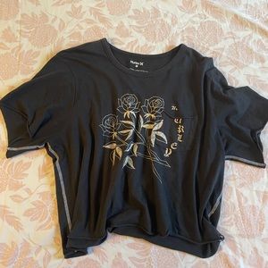 Hurley, L, cropped TShirt.